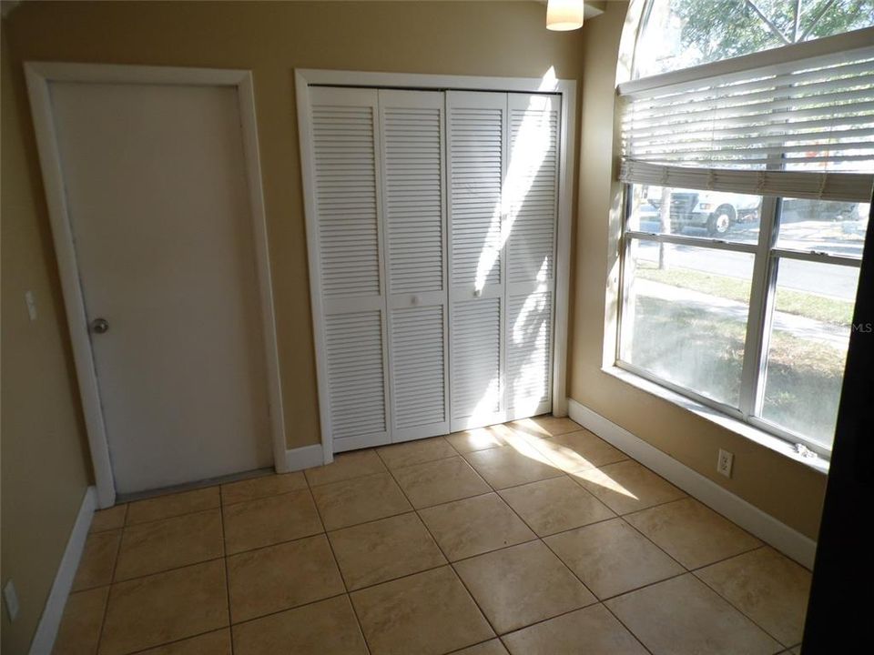 For Rent: $2,380 (3 beds, 2 baths, 1687 Square Feet)