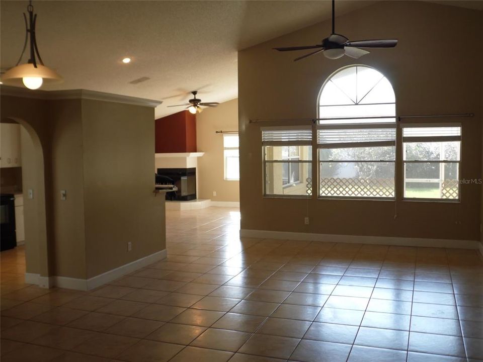For Rent: $2,380 (3 beds, 2 baths, 1687 Square Feet)
