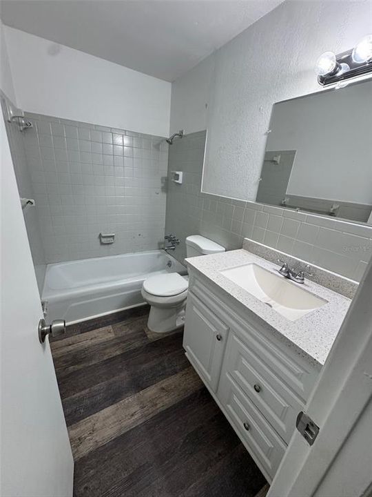 For Rent: $999 (1 beds, 1 baths, 775 Square Feet)