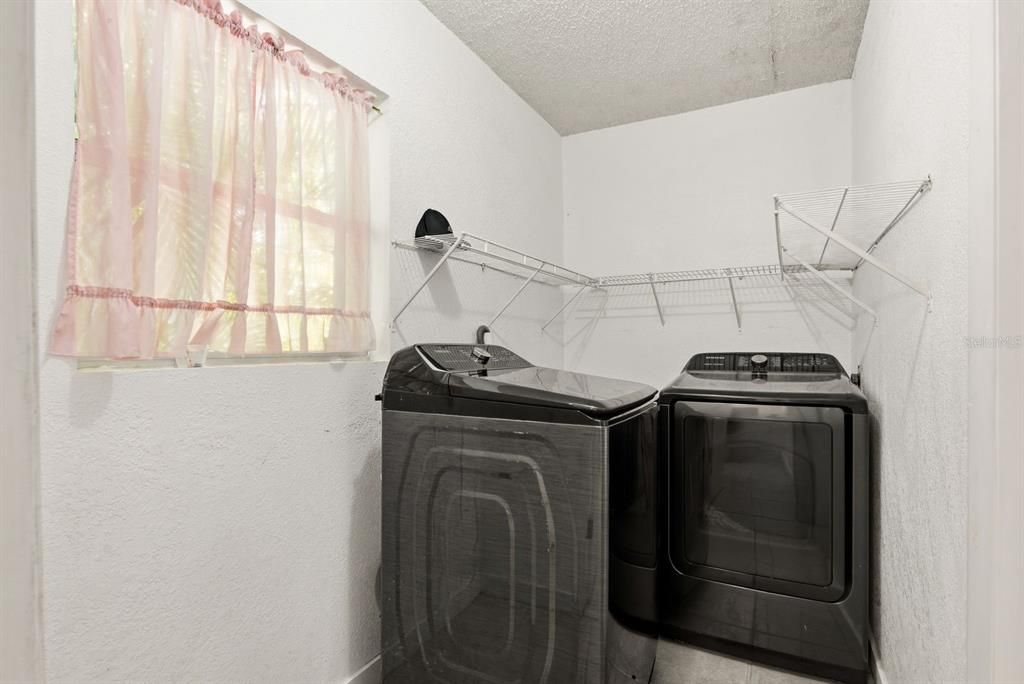 For Sale: $1,100,000 (4 beds, 3 baths, 3670 Square Feet)