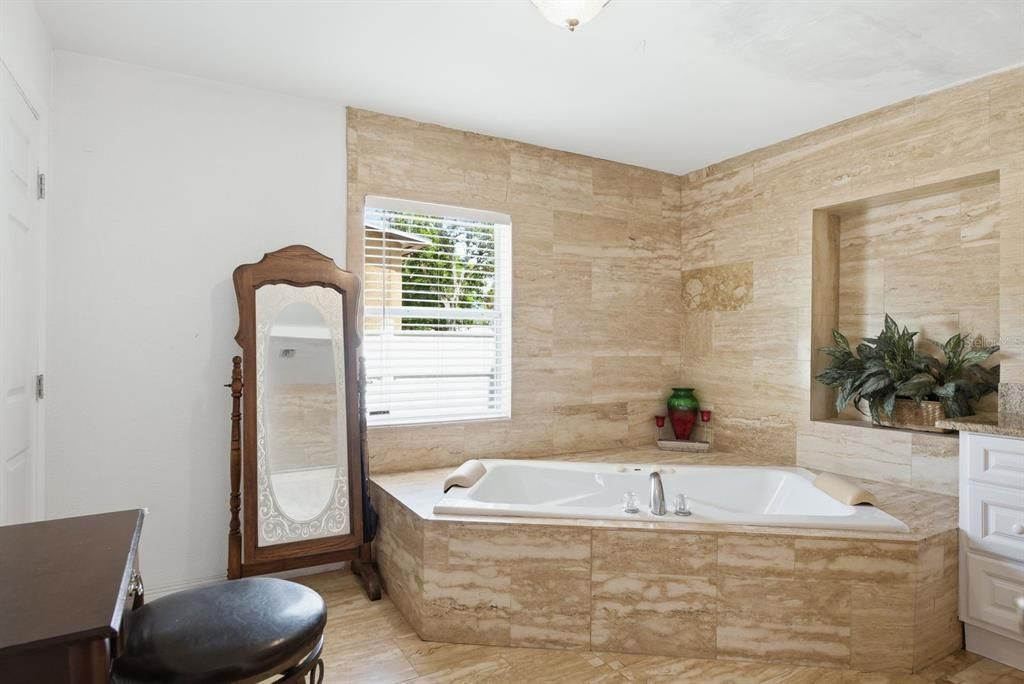 For Sale: $1,100,000 (4 beds, 3 baths, 3670 Square Feet)