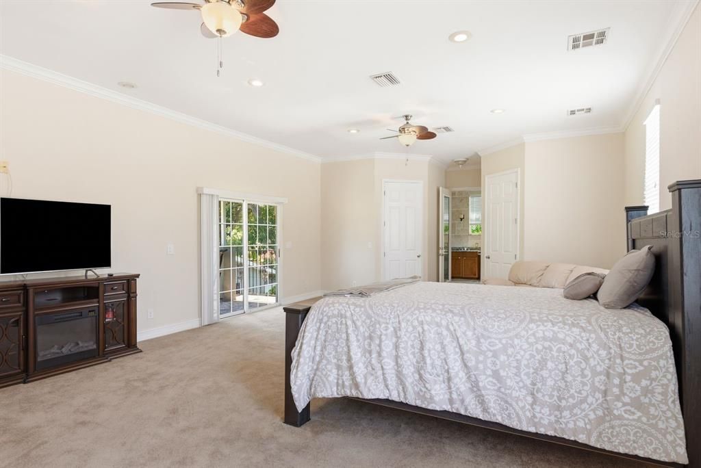 For Sale: $1,100,000 (4 beds, 3 baths, 3670 Square Feet)