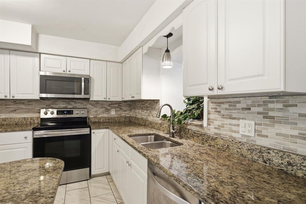 For Sale: $1,100,000 (4 beds, 3 baths, 3670 Square Feet)