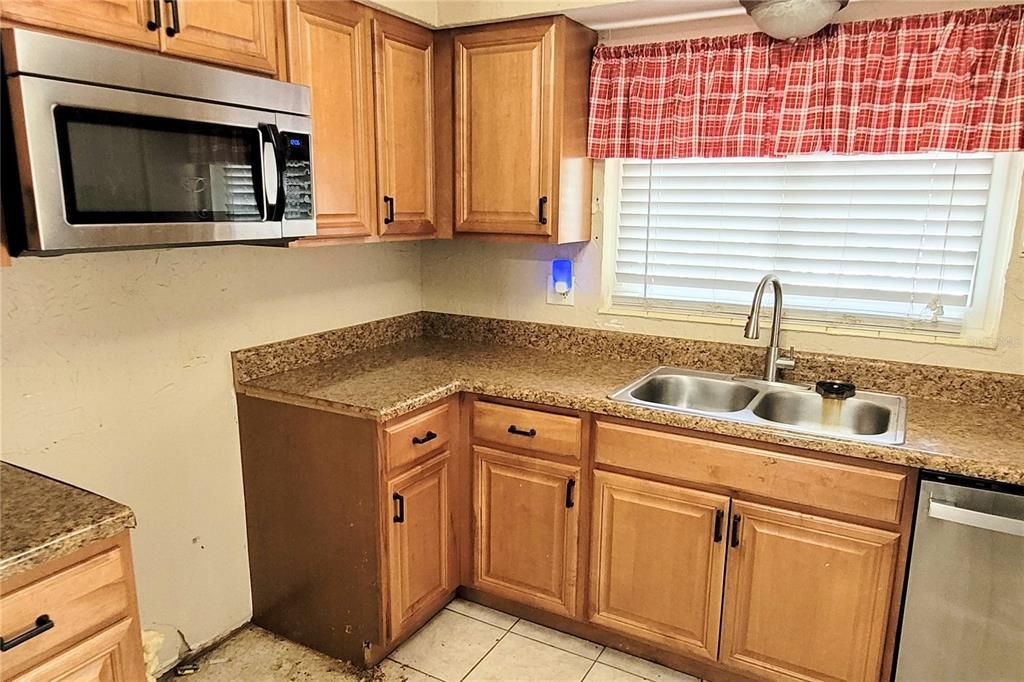 На продажу: $329,900 (3 спален, 1 ванн, 1559 Квадратных фут)