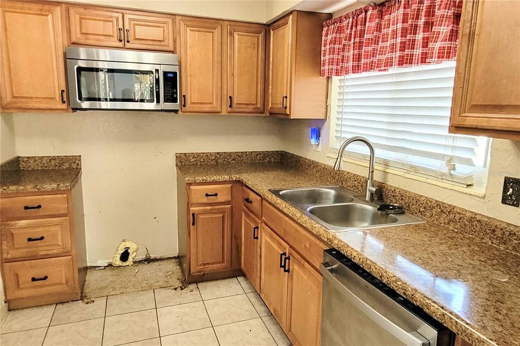 На продажу: $329,900 (3 спален, 1 ванн, 1559 Квадратных фут)