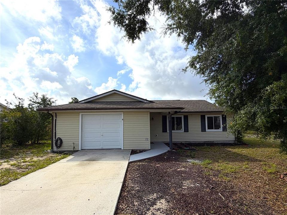 Active With Contract: $1,795 (3 beds, 2 baths, 1486 Square Feet)