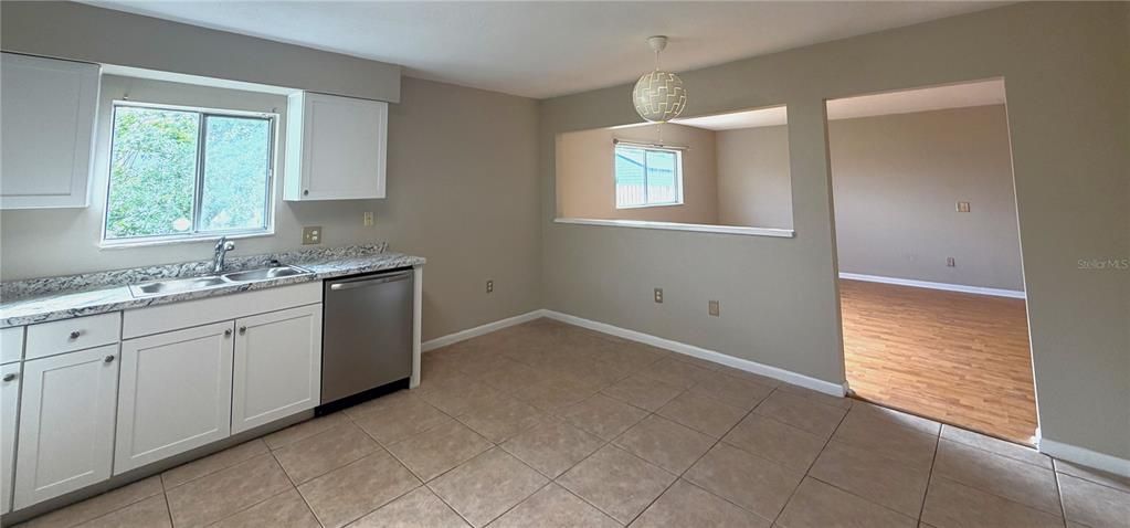 Active With Contract: $1,795 (3 beds, 2 baths, 1486 Square Feet)