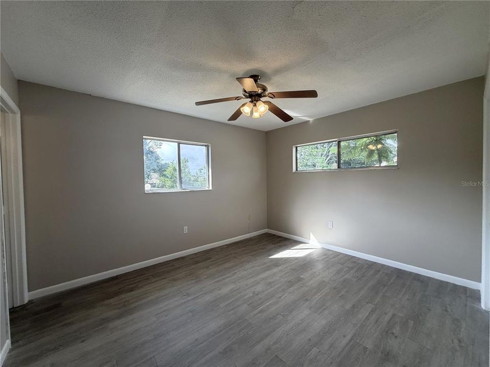 Active With Contract: $1,795 (3 beds, 2 baths, 1486 Square Feet)