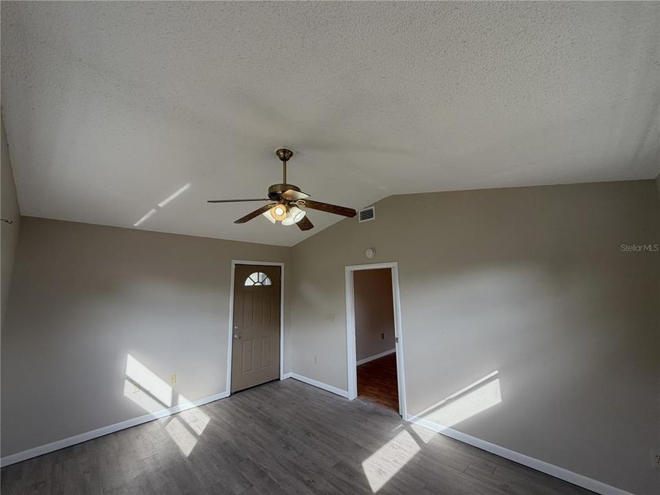 Active With Contract: $1,795 (3 beds, 2 baths, 1486 Square Feet)