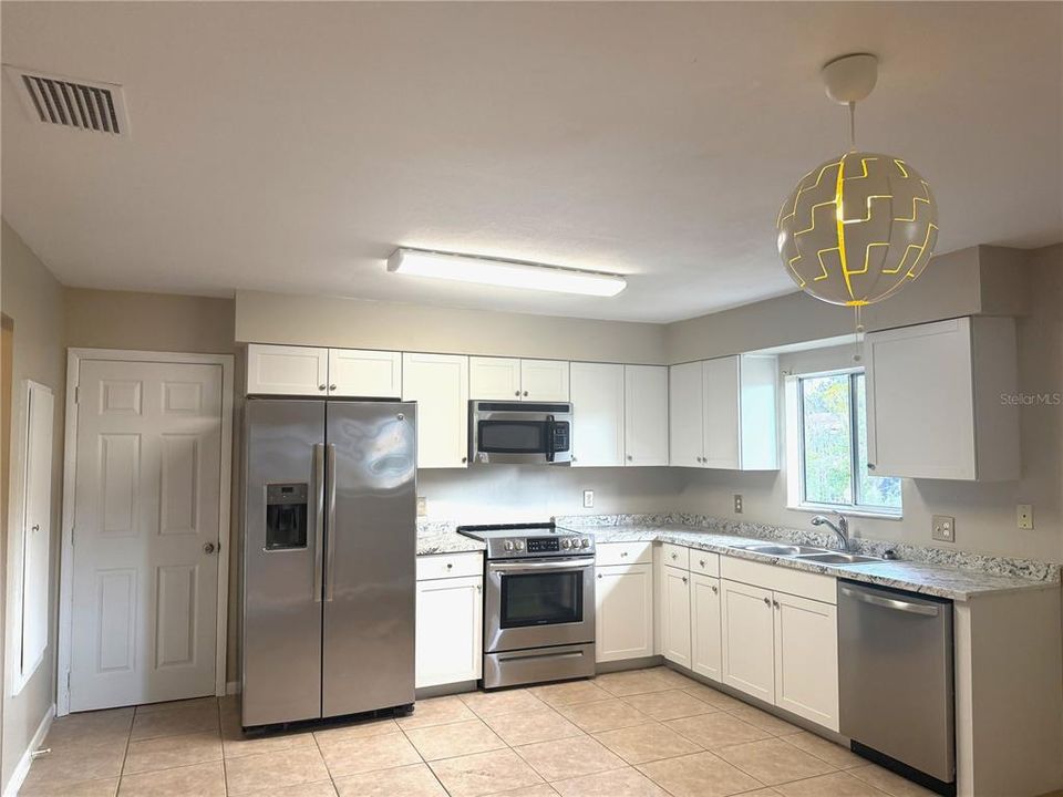 Active With Contract: $1,795 (3 beds, 2 baths, 1486 Square Feet)