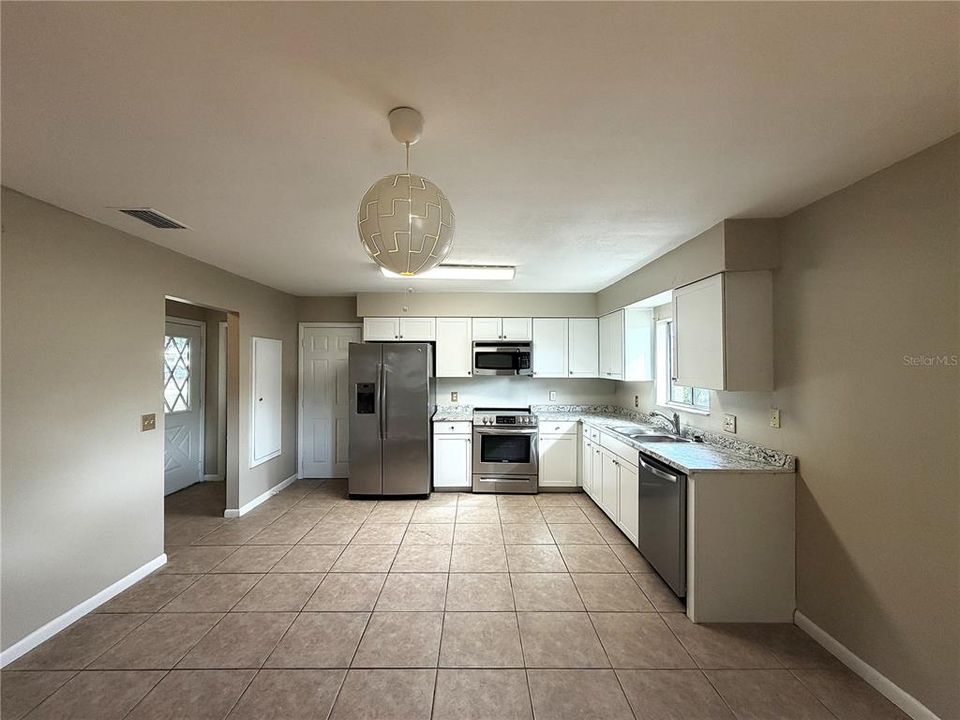 Active With Contract: $1,795 (3 beds, 2 baths, 1486 Square Feet)