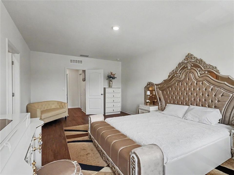For Rent: $3,700 (5 beds, 3 baths, 2696 Square Feet)