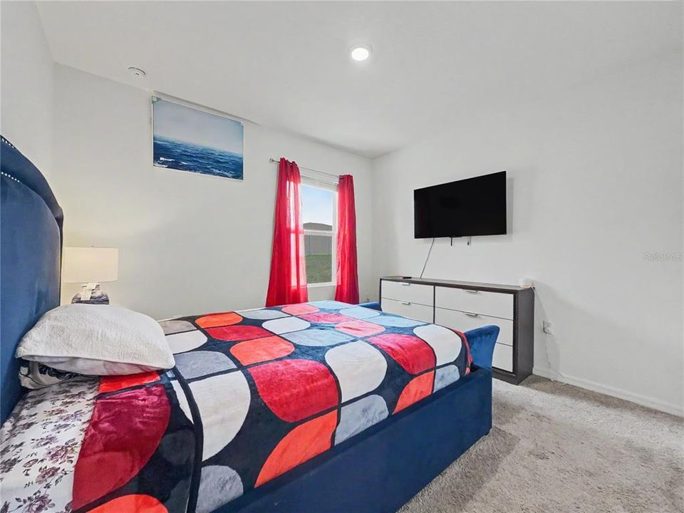 For Rent: $3,700 (5 beds, 3 baths, 2696 Square Feet)