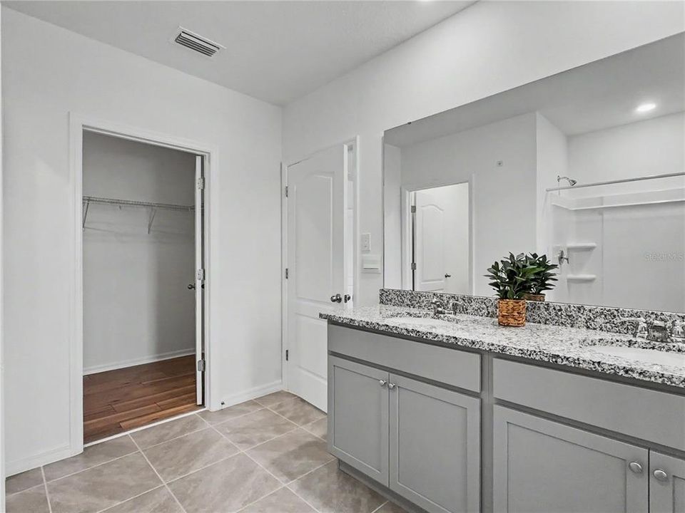 For Rent: $3,700 (5 beds, 3 baths, 2696 Square Feet)