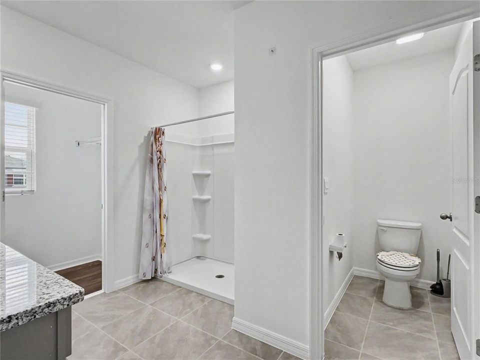 For Rent: $3,700 (5 beds, 3 baths, 2696 Square Feet)