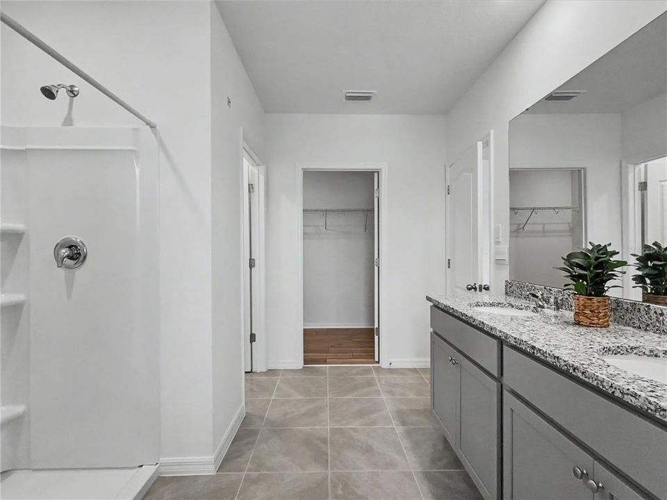For Rent: $3,700 (5 beds, 3 baths, 2696 Square Feet)