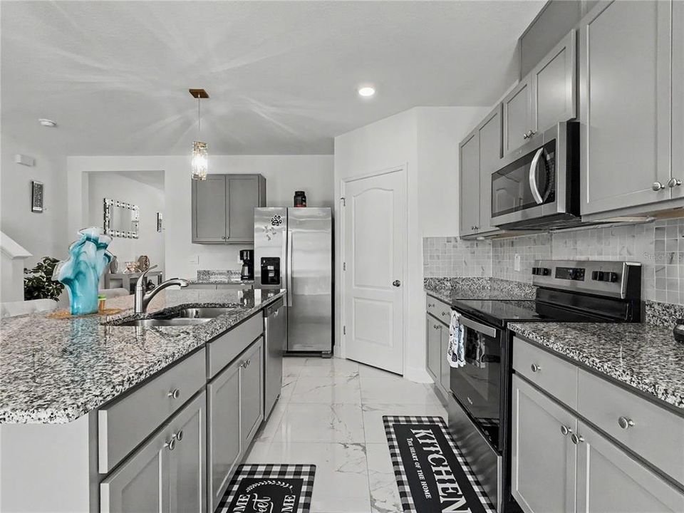 For Rent: $3,700 (5 beds, 3 baths, 2696 Square Feet)