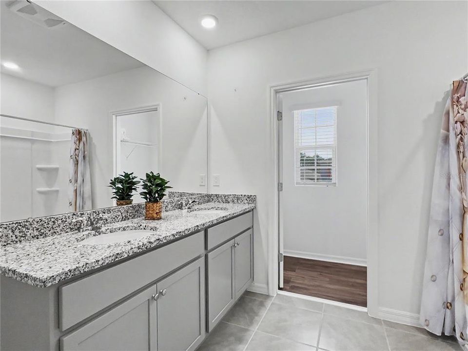 For Rent: $3,700 (5 beds, 3 baths, 2696 Square Feet)