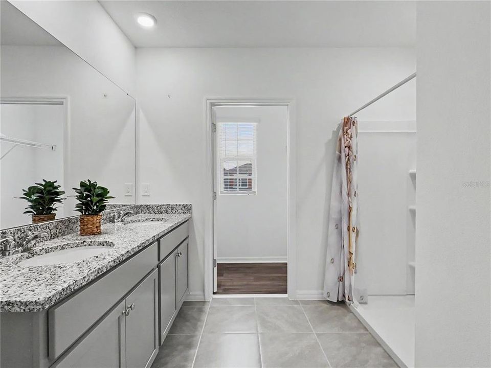 For Rent: $3,700 (5 beds, 3 baths, 2696 Square Feet)