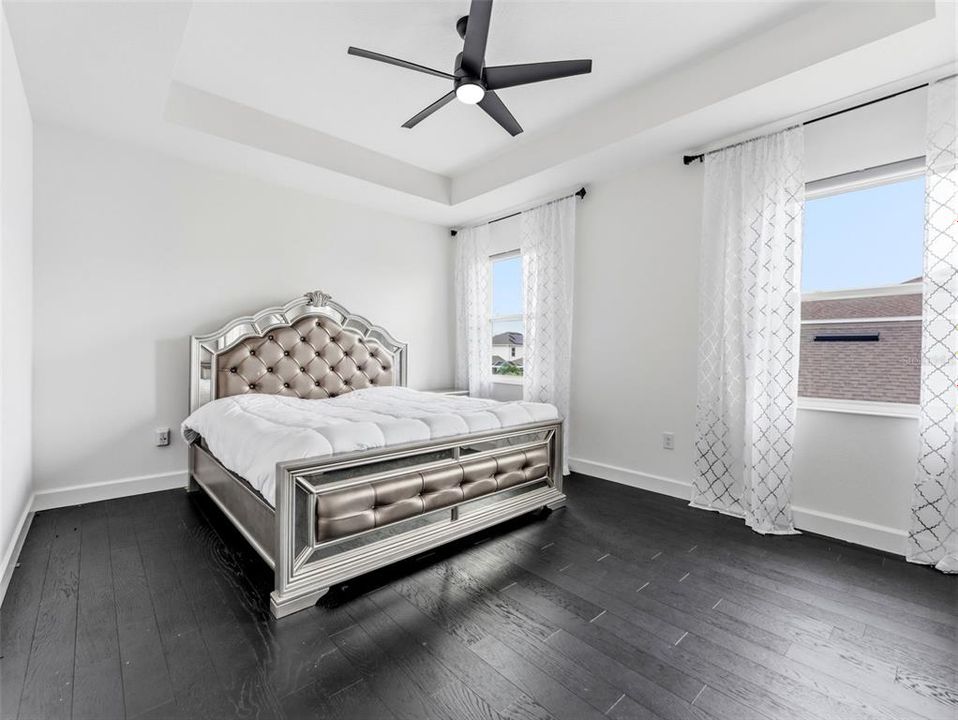 En Venta: $564,999 (4 camas, 3 baños, 2273 Pies cuadrados)