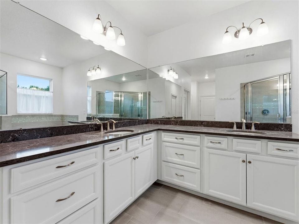 En Venta: $564,999 (4 camas, 3 baños, 2273 Pies cuadrados)