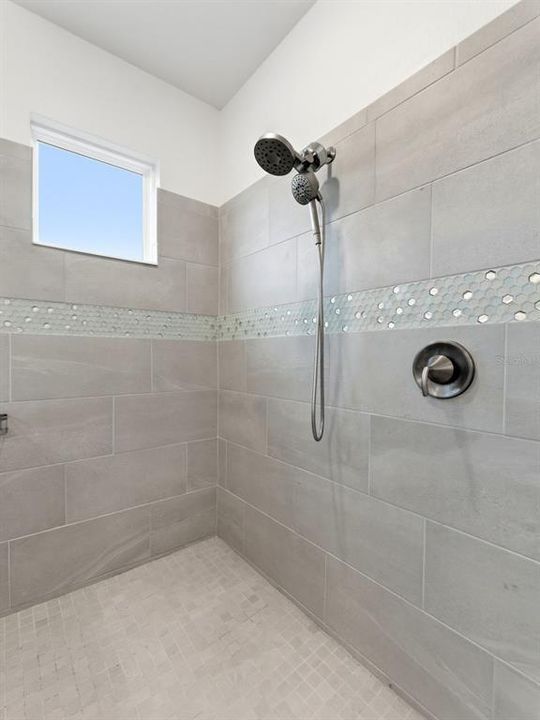 En Venta: $564,999 (4 camas, 3 baños, 2273 Pies cuadrados)