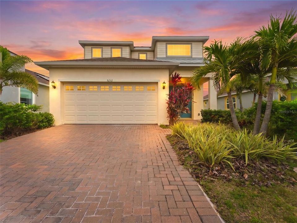 En Venta: $564,999 (4 camas, 3 baños, 2273 Pies cuadrados)