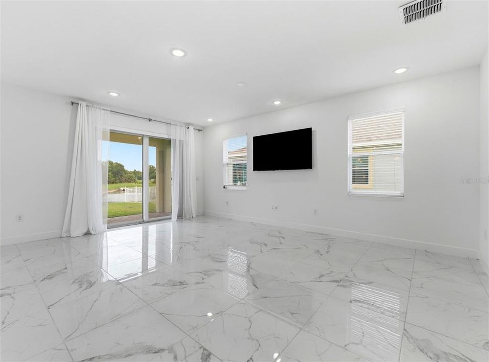 En Venta: $564,999 (4 camas, 3 baños, 2273 Pies cuadrados)