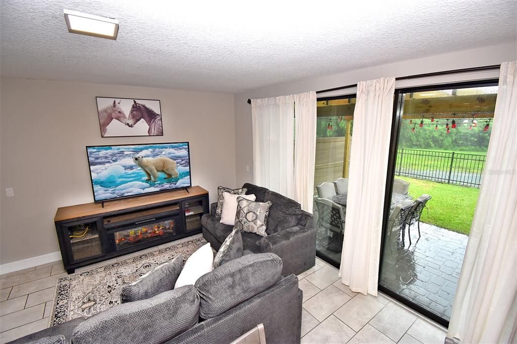 For Rent: $2,500 (3 beds, 2 baths, 1591 Square Feet)
