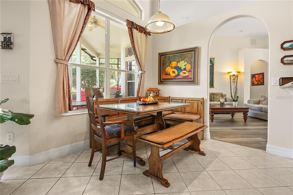 En Venta: $570,000 (4 camas, 3 baños, 2772 Pies cuadrados)