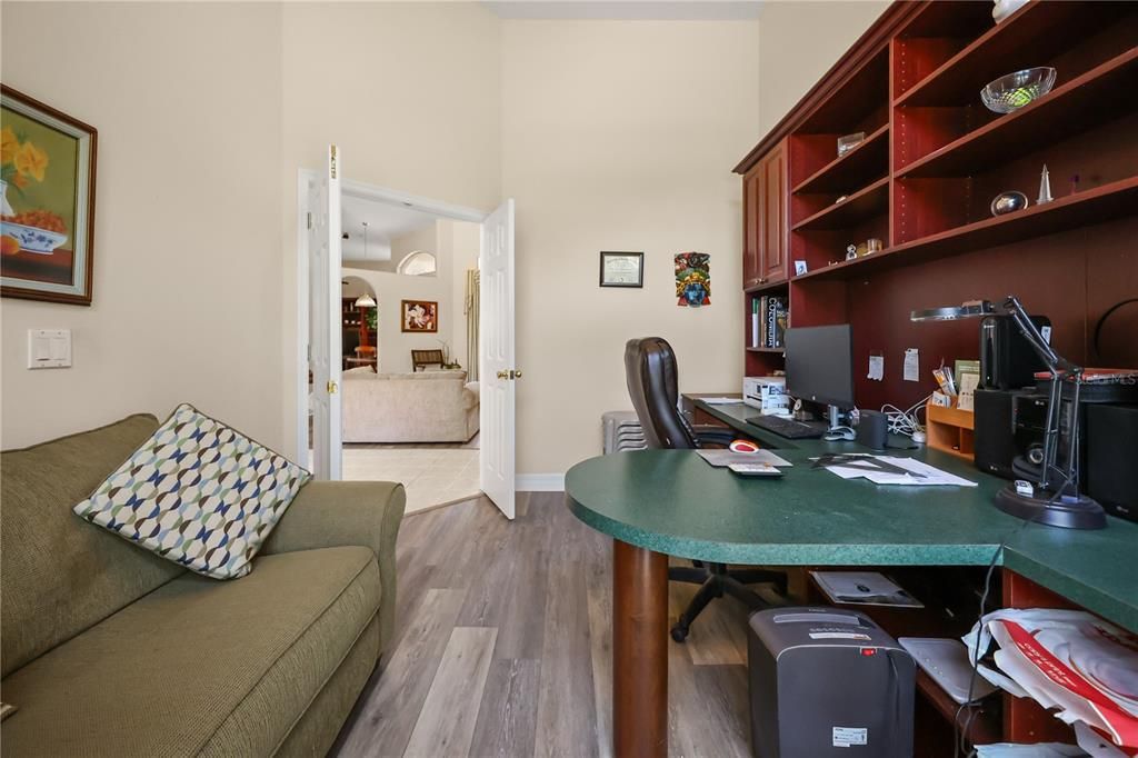 En Venta: $570,000 (4 camas, 3 baños, 2772 Pies cuadrados)