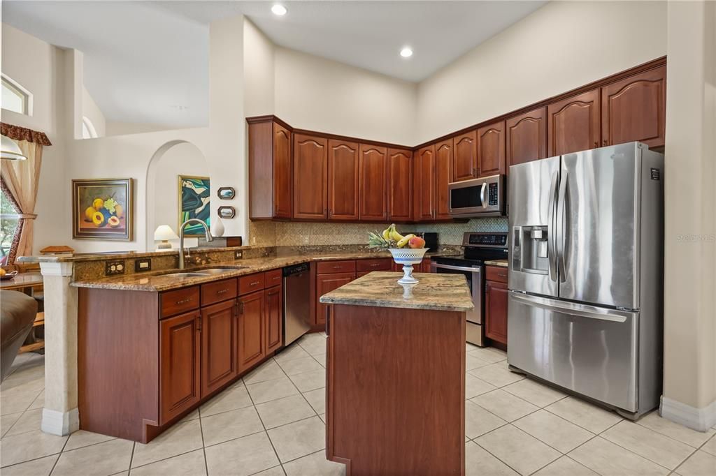 En Venta: $570,000 (4 camas, 3 baños, 2772 Pies cuadrados)