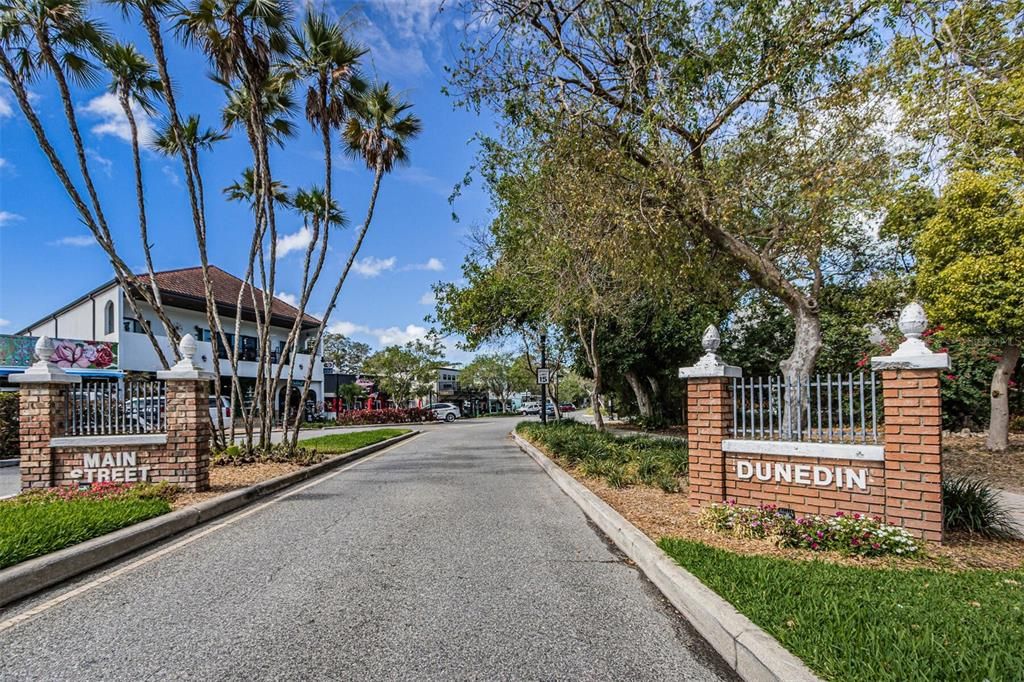 待售: $549,000 (0.23 acres)