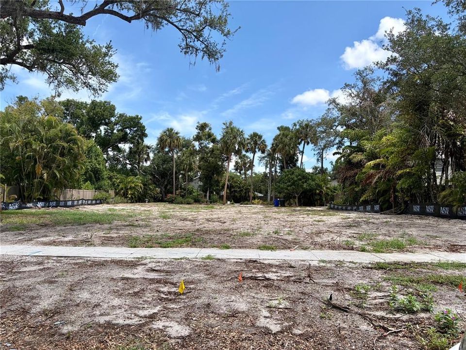 待售: $549,000 (0.23 acres)