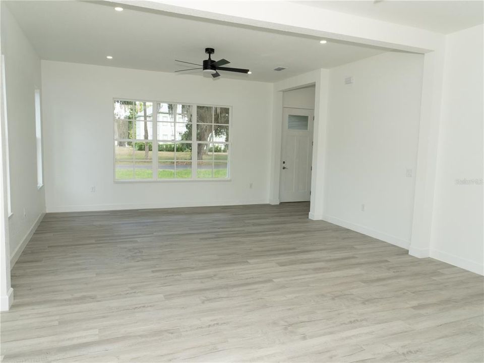 For Sale: $429,900 (3 beds, 2 baths, 1614 Square Feet)
