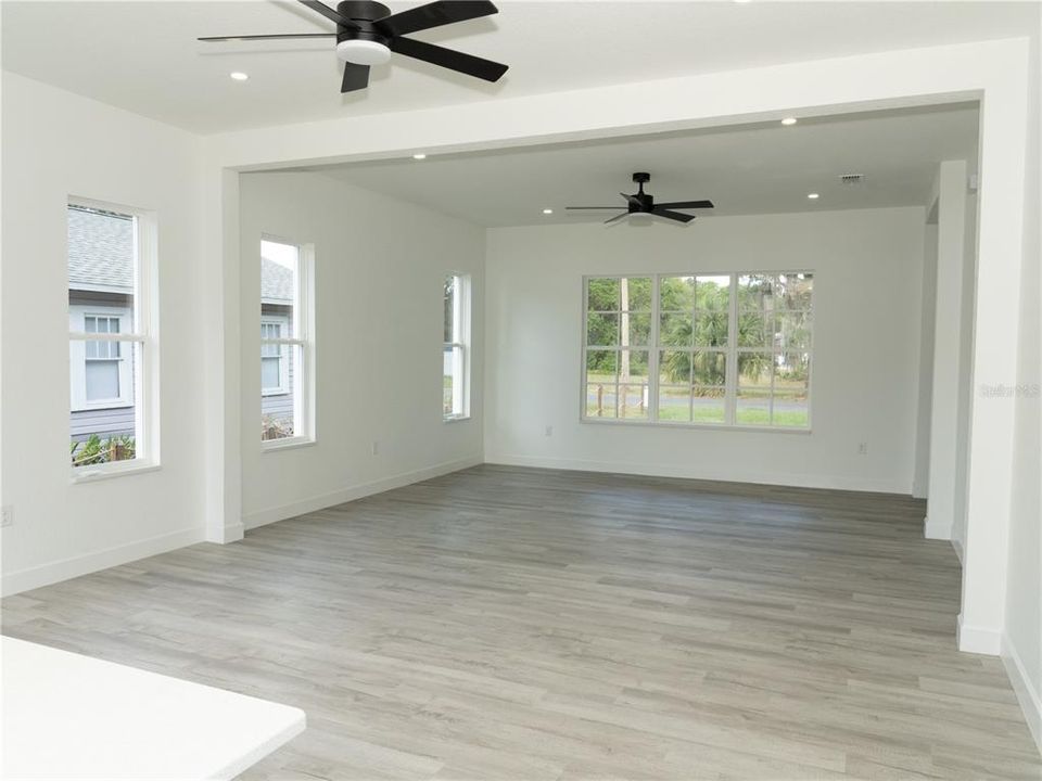 For Sale: $429,900 (3 beds, 2 baths, 1614 Square Feet)