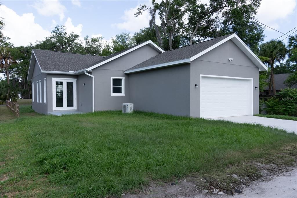 For Sale: $429,900 (3 beds, 2 baths, 1614 Square Feet)