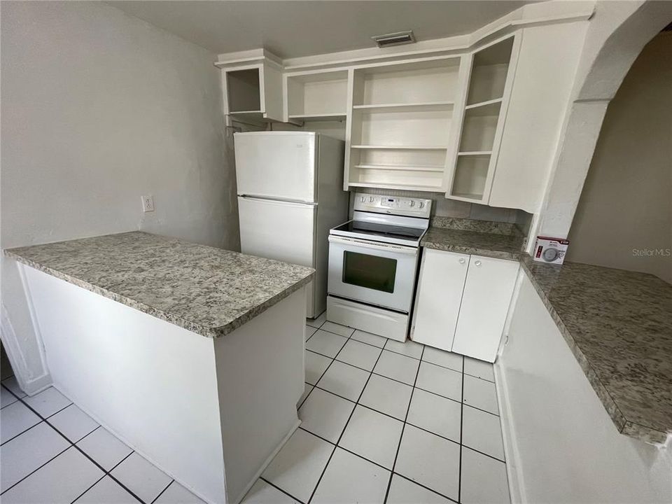 For Rent: $2,050 (2 beds, 1 baths, 900 Square Feet)