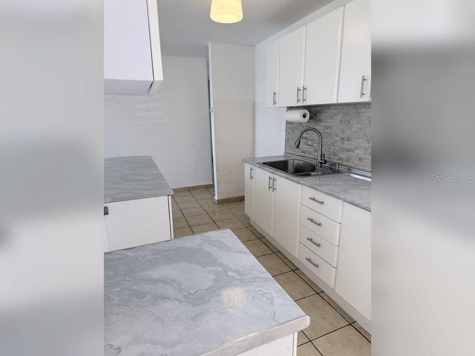 Под контрактом: $196,000 (3 спален, 2 ванн, 900 Квадратных фут)