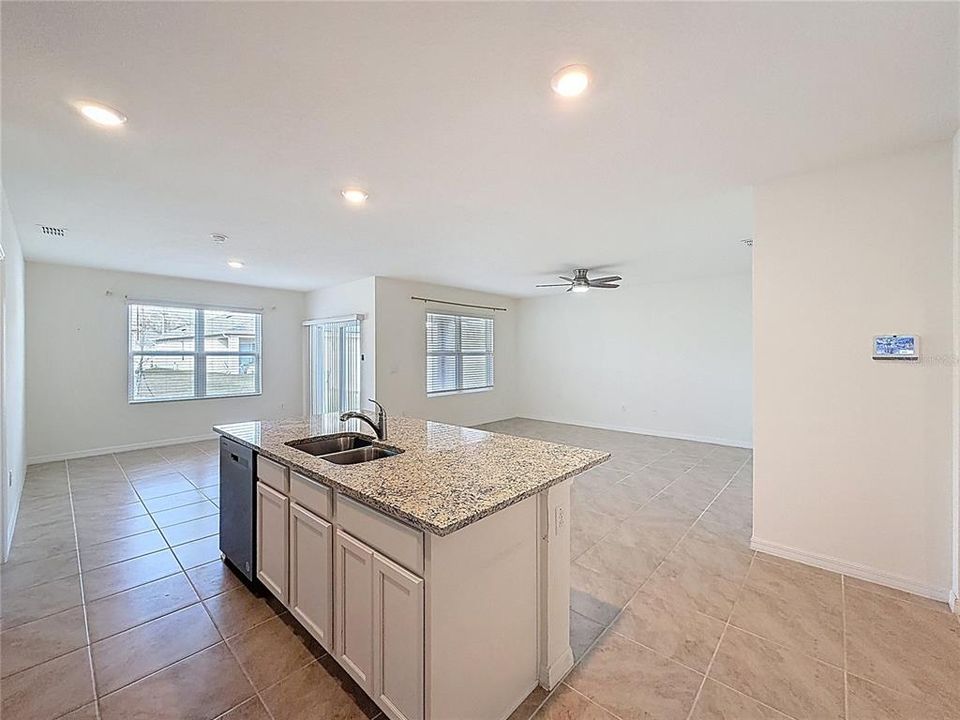 For Rent: $2,000 (3 beds, 2 baths, 1685 Square Feet)