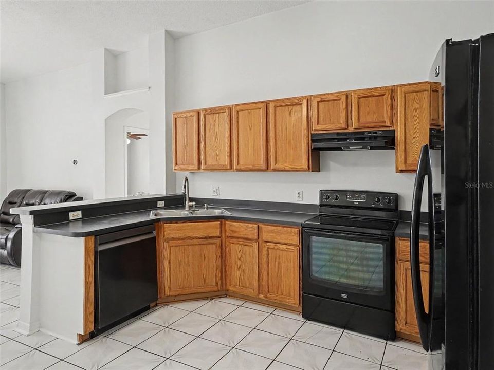 Active With Contract: $389,999 (4 beds, 2 baths, 1759 Square Feet)