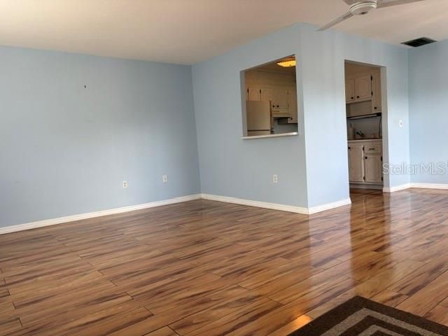 For Sale: $74,900 (1 beds, 1 baths, 800 Square Feet)
