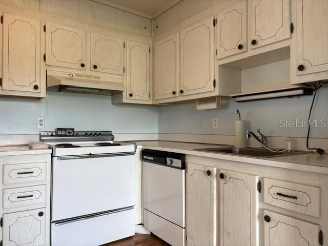 For Sale: $74,900 (1 beds, 1 baths, 800 Square Feet)