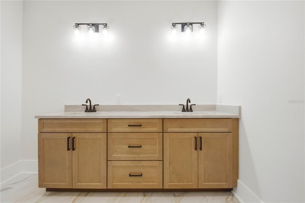В аренду: $5,500 (3 спален, 2 ванн, 2615 Квадратных фут)