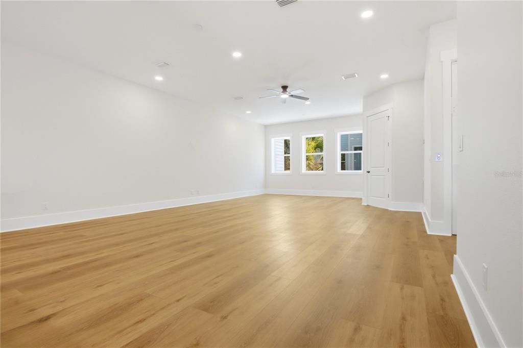 В аренду: $5,500 (3 спален, 2 ванн, 2615 Квадратных фут)