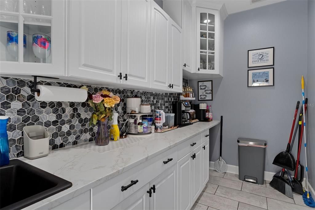 En Venta: $639,000 (4 camas, 3 baños, 3612 Pies cuadrados)