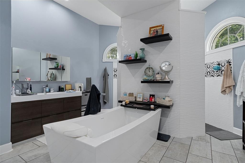 En Venta: $639,000 (4 camas, 3 baños, 3612 Pies cuadrados)