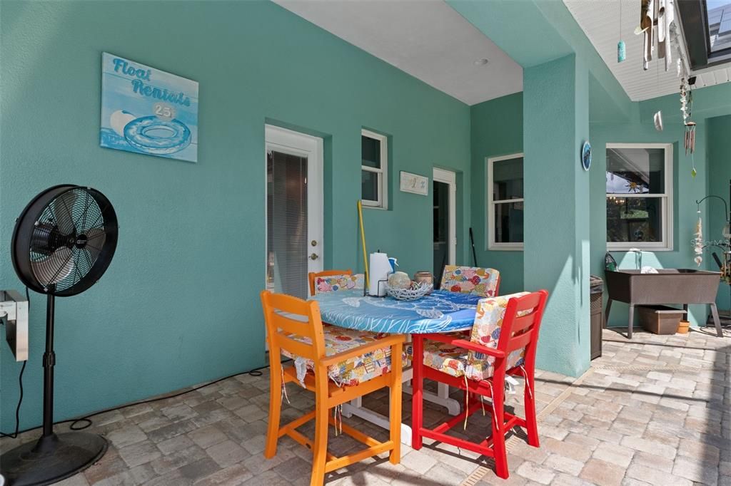 En Venta: $639,000 (4 camas, 3 baños, 3612 Pies cuadrados)