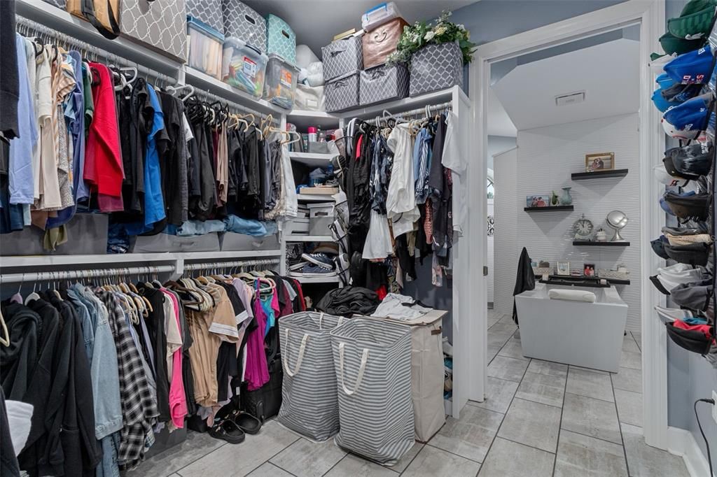 En Venta: $639,000 (4 camas, 3 baños, 3612 Pies cuadrados)