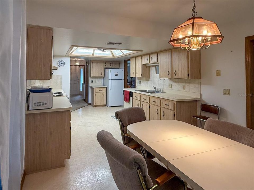 For Sale: $800,000 (2 beds, 2 baths, 1391 Square Feet)